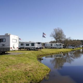 GEICO Legends RV (Lakeside Full Hook-Up)