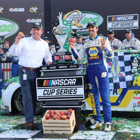 AMS peaches in victory lane